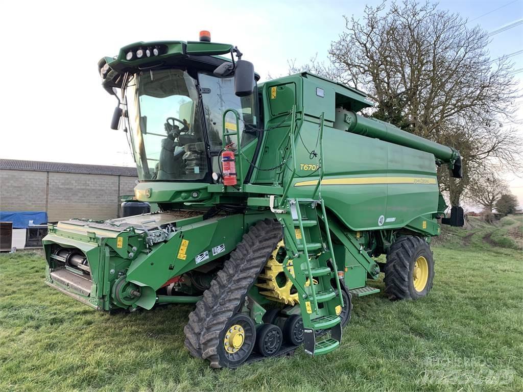 John Deere T670 联合收割机