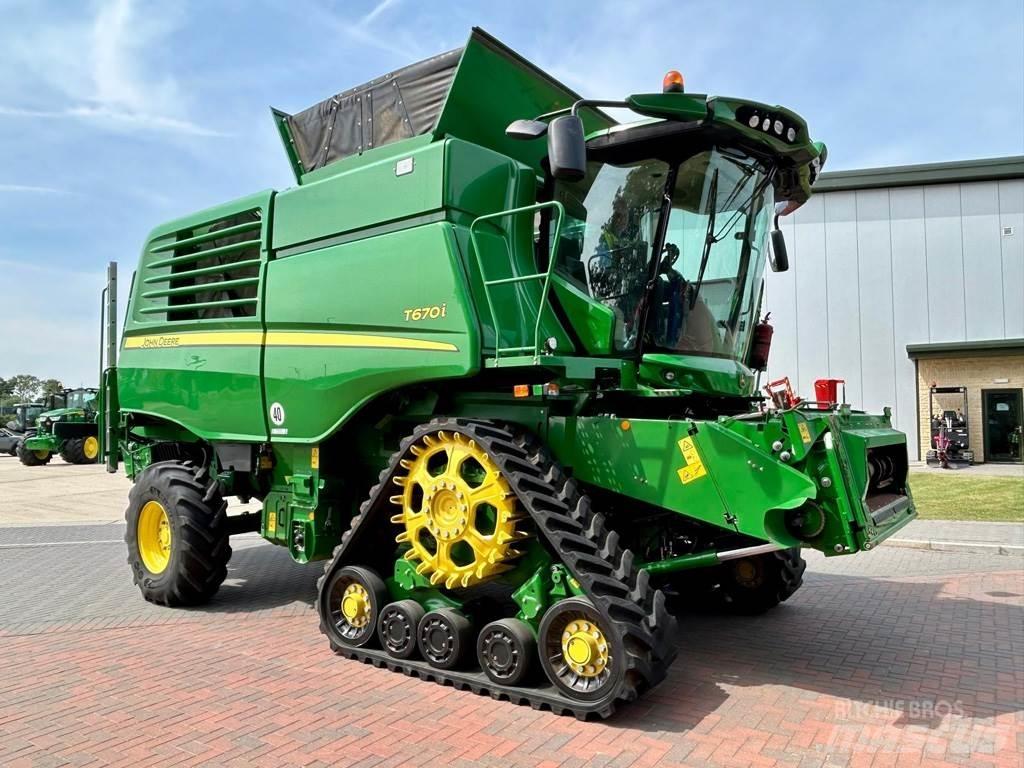 John Deere T670 联合收割机