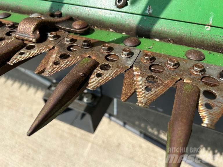 John Deere T670 联合收割机
