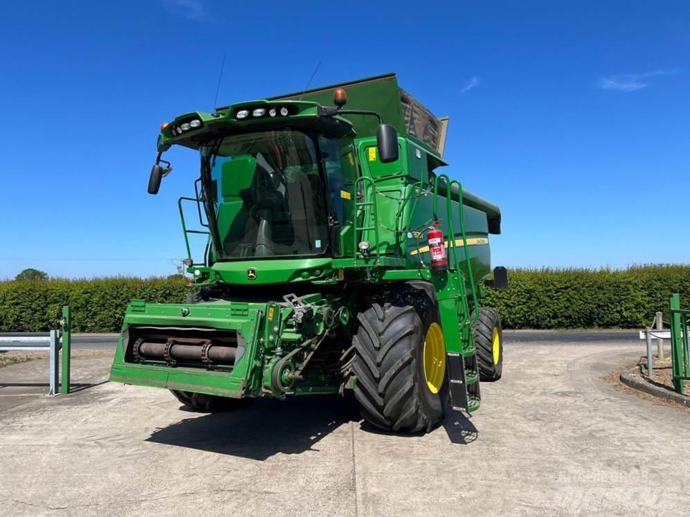 John Deere T670HM 联合收割机