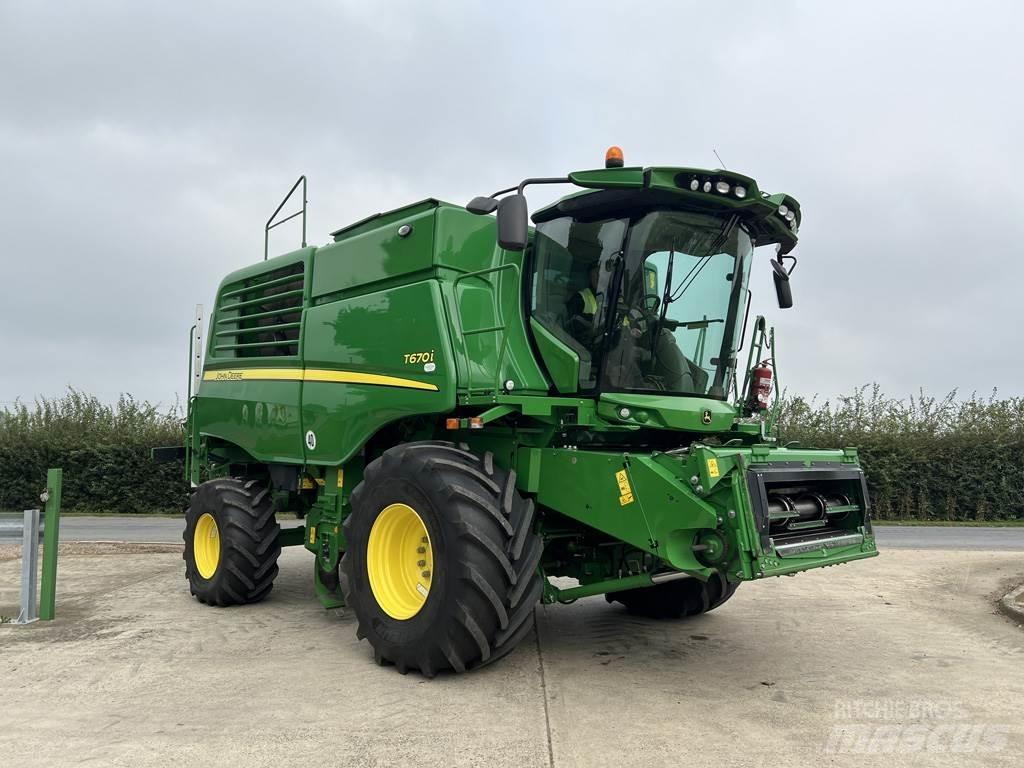 John Deere T670I 联合收割机