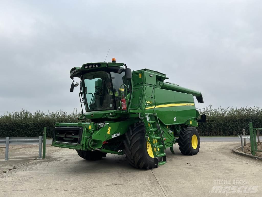 John Deere T670I 联合收割机