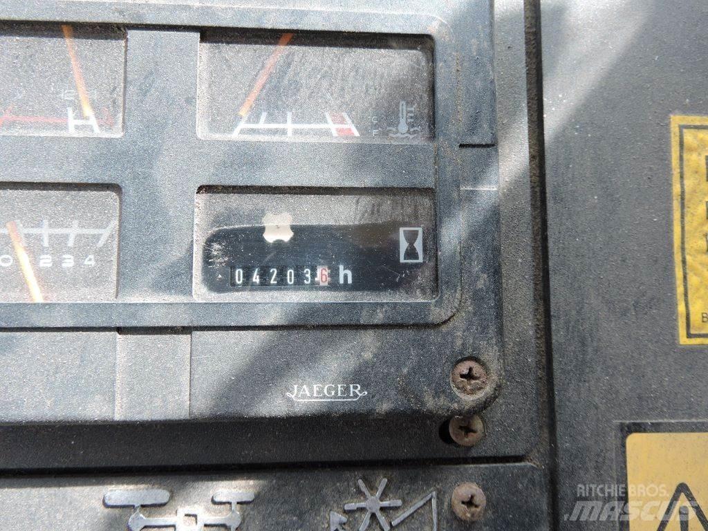 New Holland TX34 联合收割机