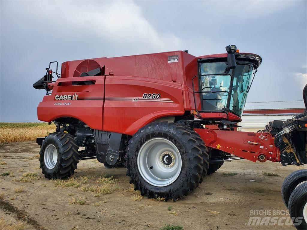 Case IH 8250 联合收割机