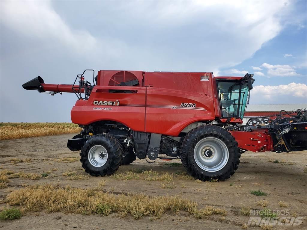 Case IH 8250 联合收割机