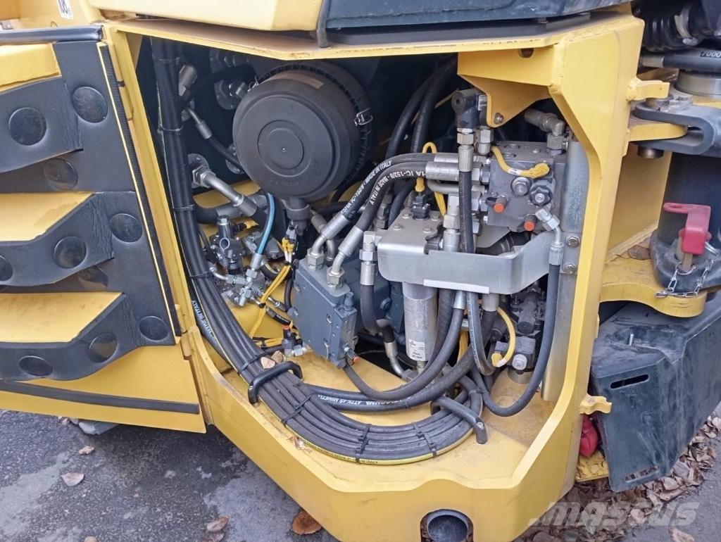 Bomag BW 203 AD-4 双轮压路机
