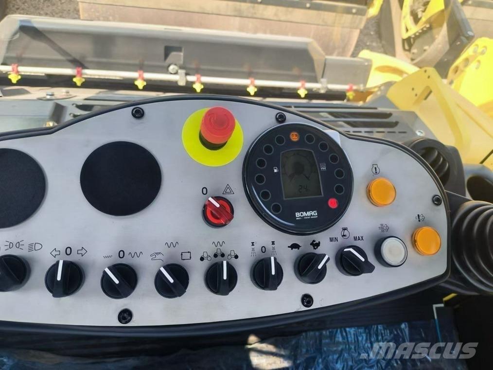 Bomag BW 203 AD-4 双轮压路机