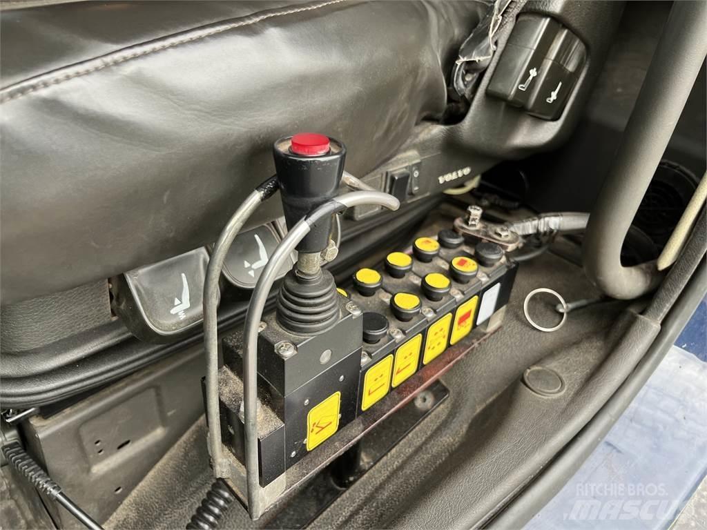 Volvo FM 工程吊钩车