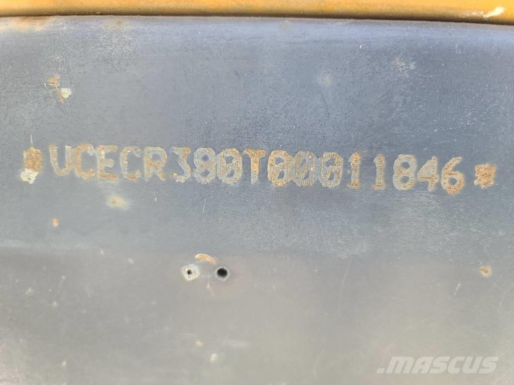 Volvo ECR 38 小型挖掘机
