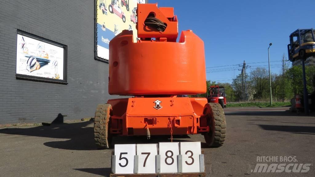 JLG E400AJPN 曲臂高空工作平台