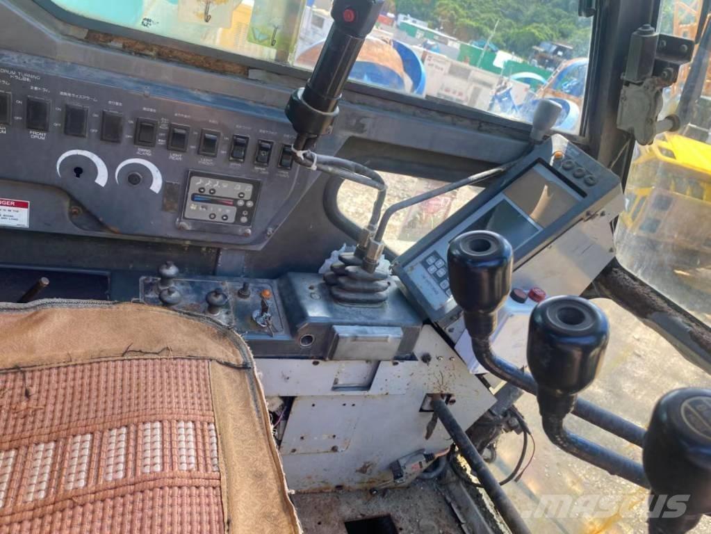 Kobelco CKE 2500 履带起重机