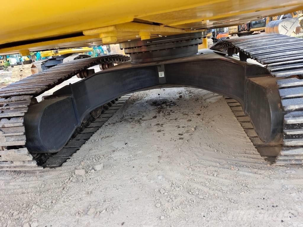 Komatsu PC 220-8 履带挖掘机