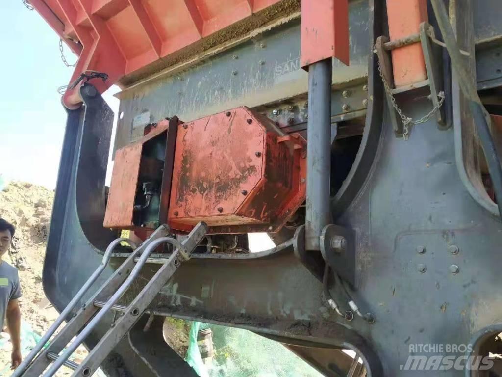 Sandvik QJ330 移动式破碎机