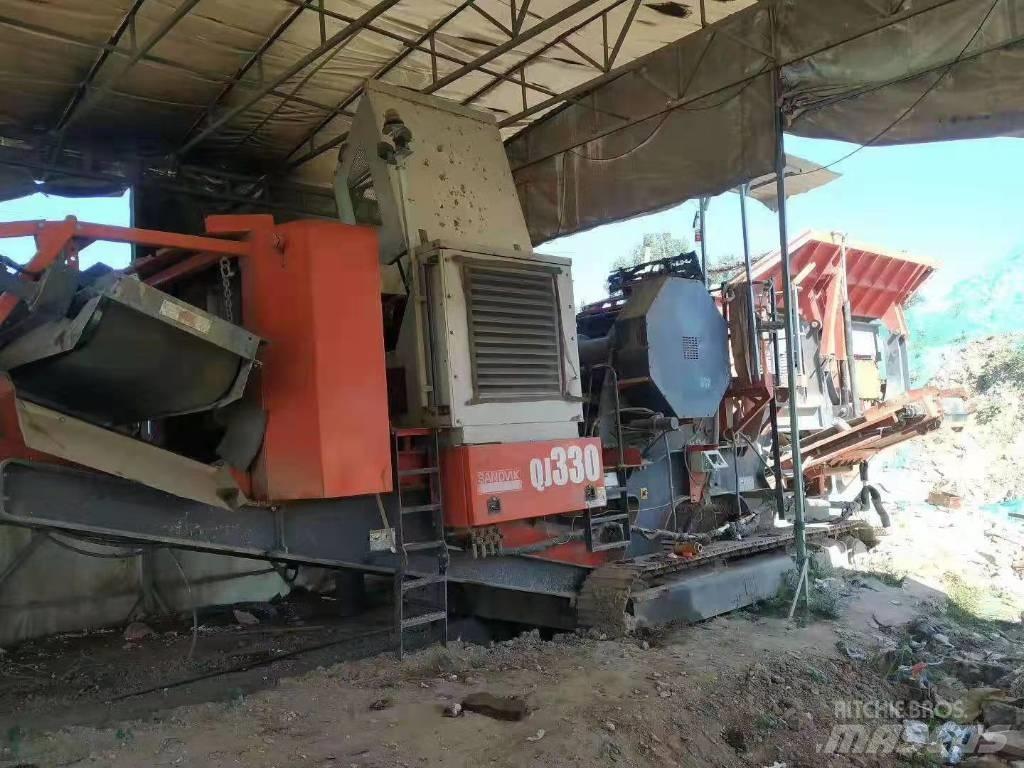 Sandvik QJ330 移动式破碎机