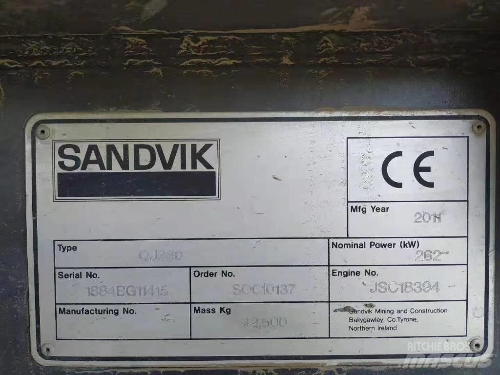 Sandvik QJ330 移动式破碎机