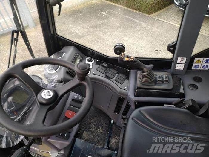 GiANT G3500 Tele 轮式装载机