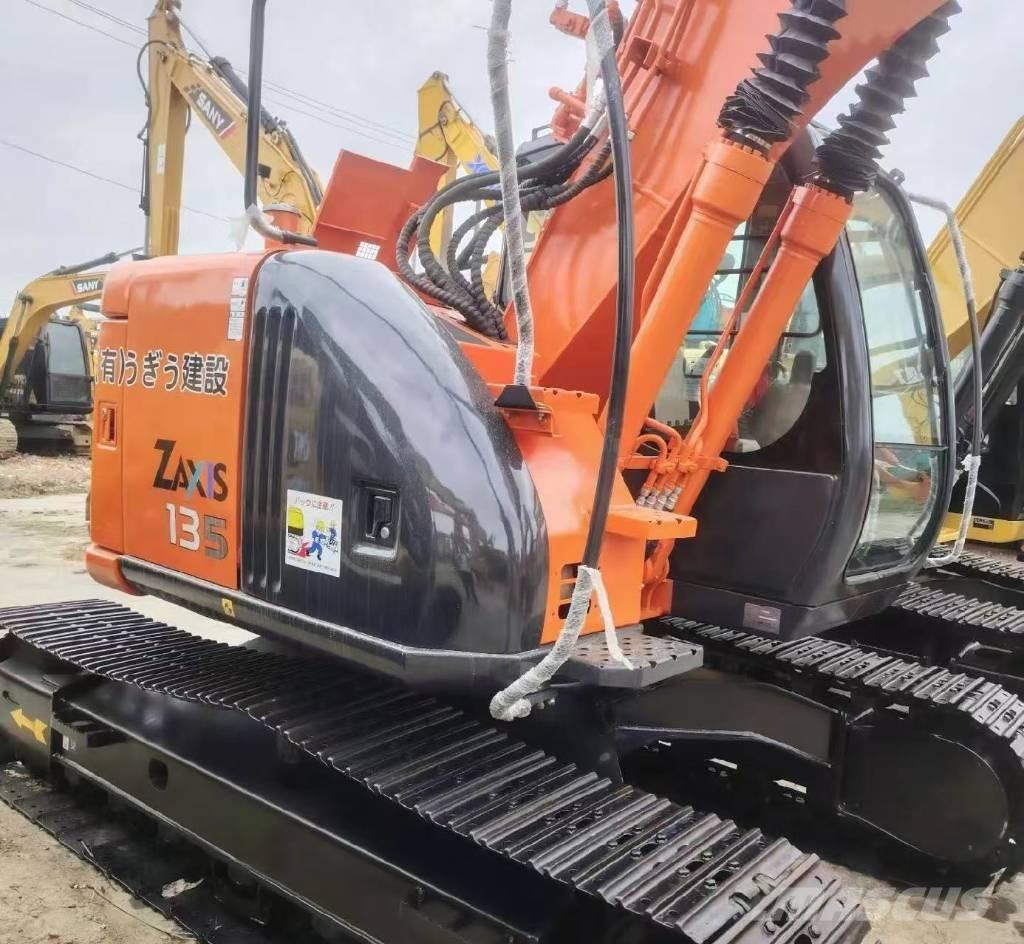 Hitachi 135US-6 履带挖掘机