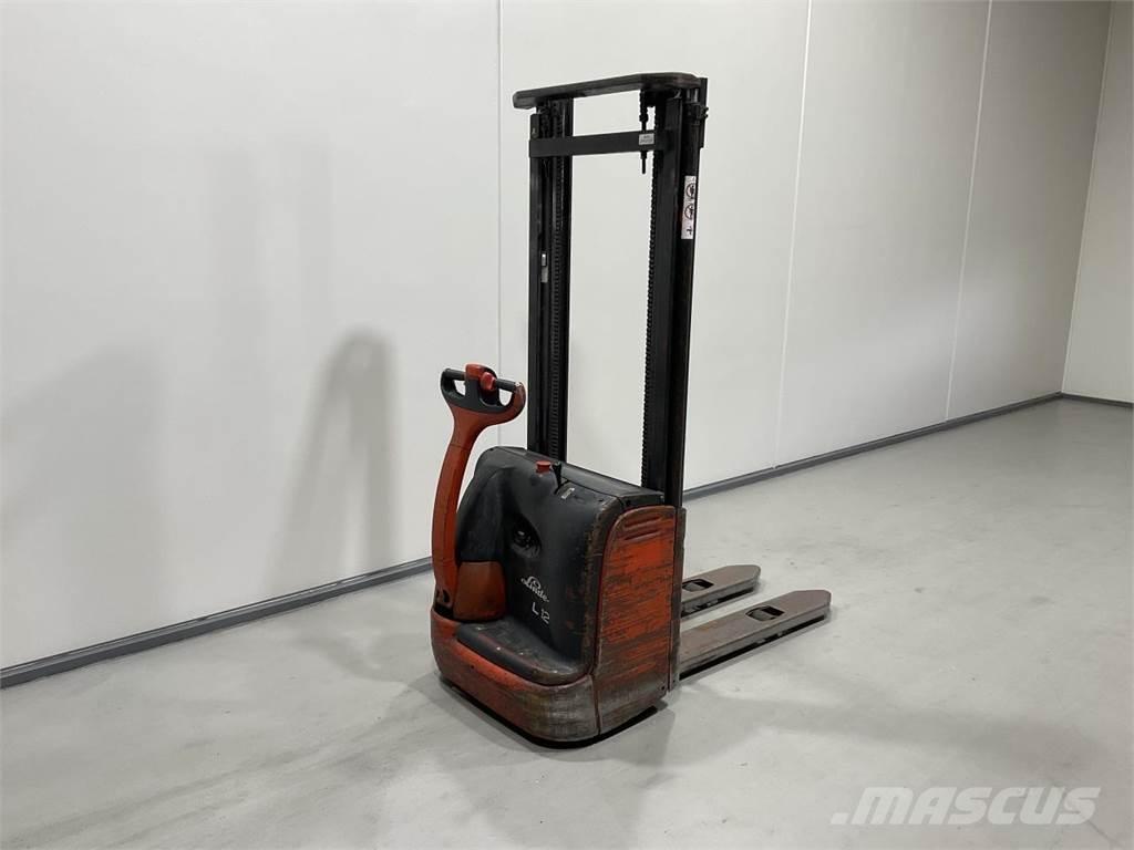 Linde L12 行走式堆垛机