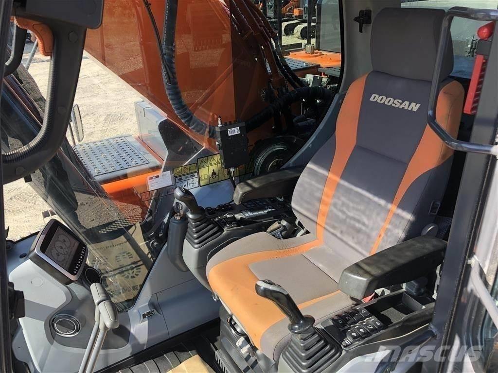 Doosan dx300 履带挖掘机