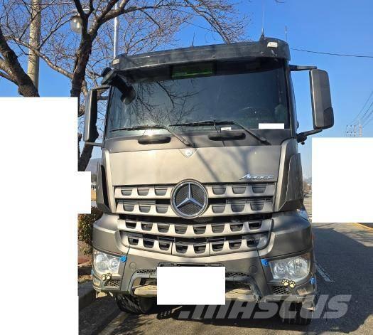 Mercedes-Benz 3951 翻斗车\公路型自卸车