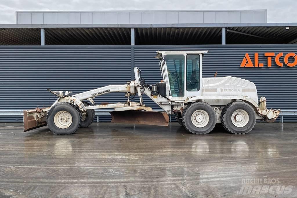 New Holland F156.6 平地机/推土机