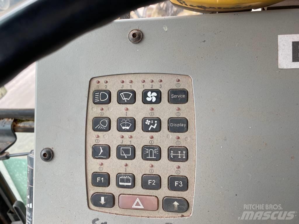 New Holland F156.6 平地机/推土机
