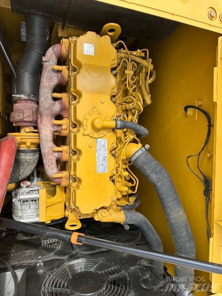 CAT CAT320 中型挖掘机
