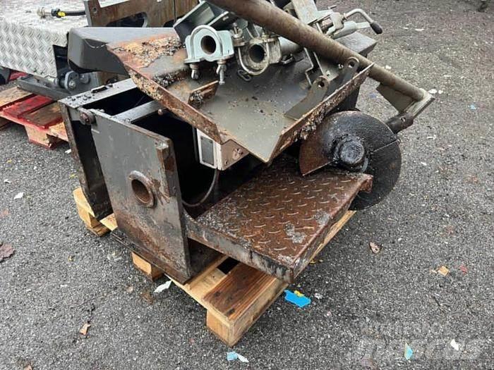 Volvo ABG2820 沥青摊铺机