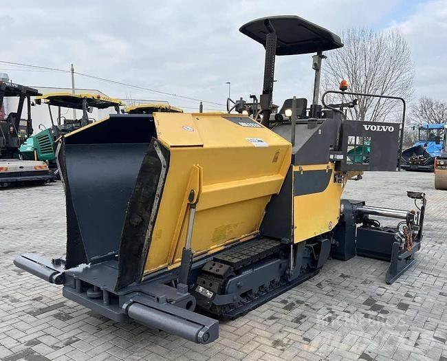 Volvo ABG2820 沥青摊铺机