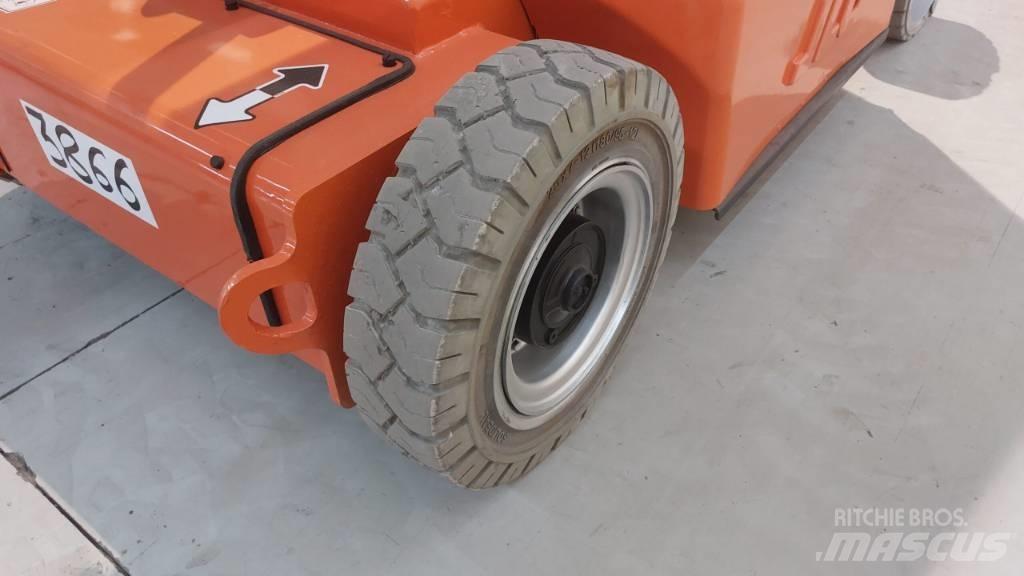 JLG E 400 AJPN 曲臂高空工作平台