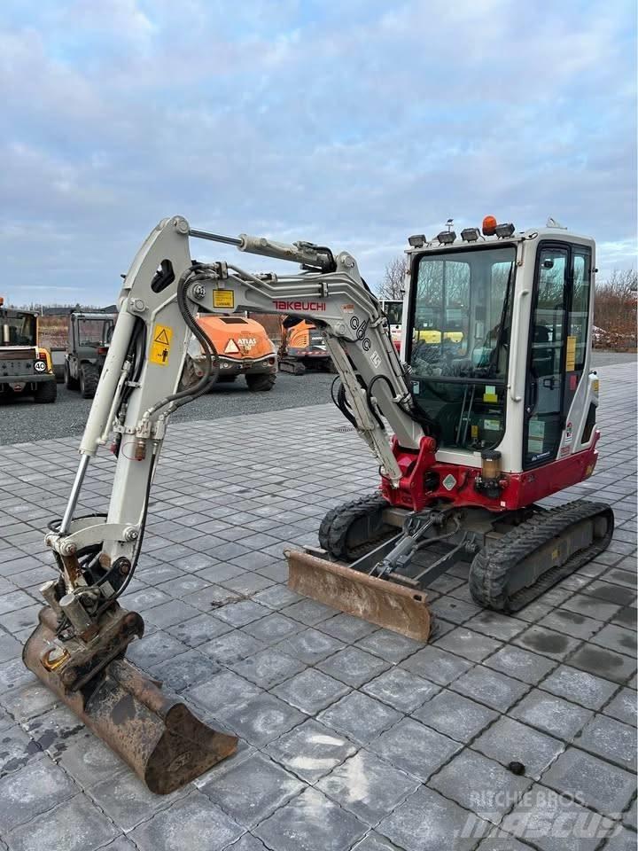 Takeuchi TB 225 小型挖掘机