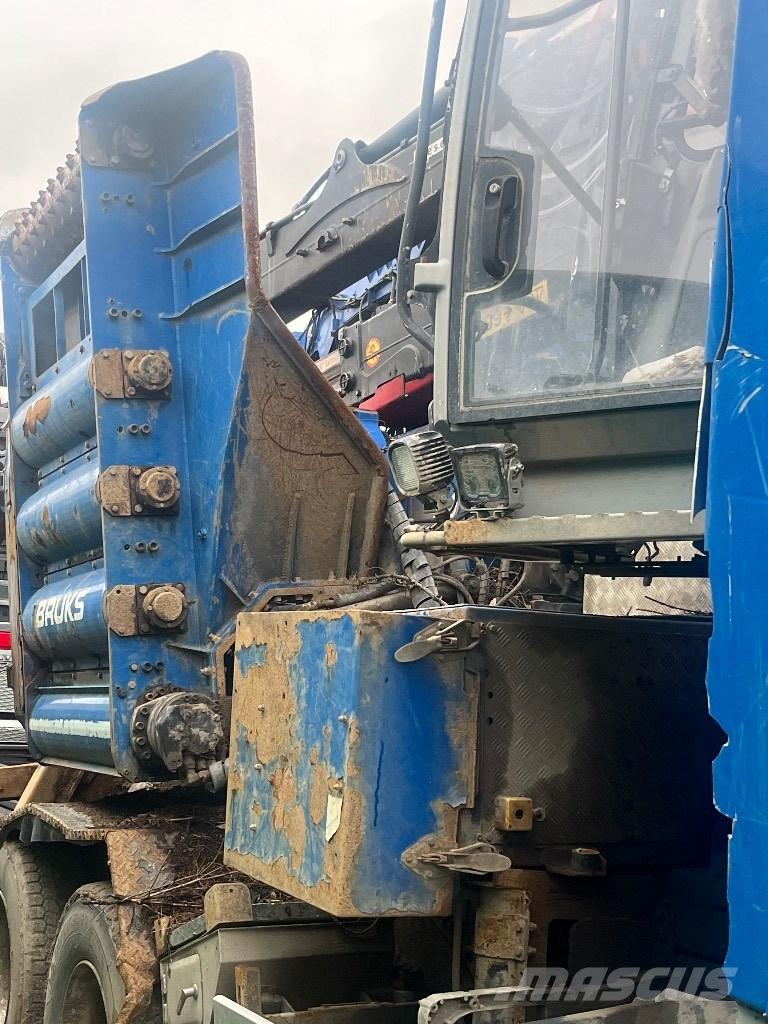 Volvo FH 750 木材切割机