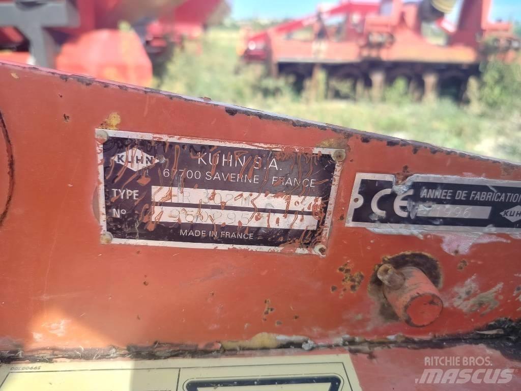 Kuhn HR 302 钉齿耙