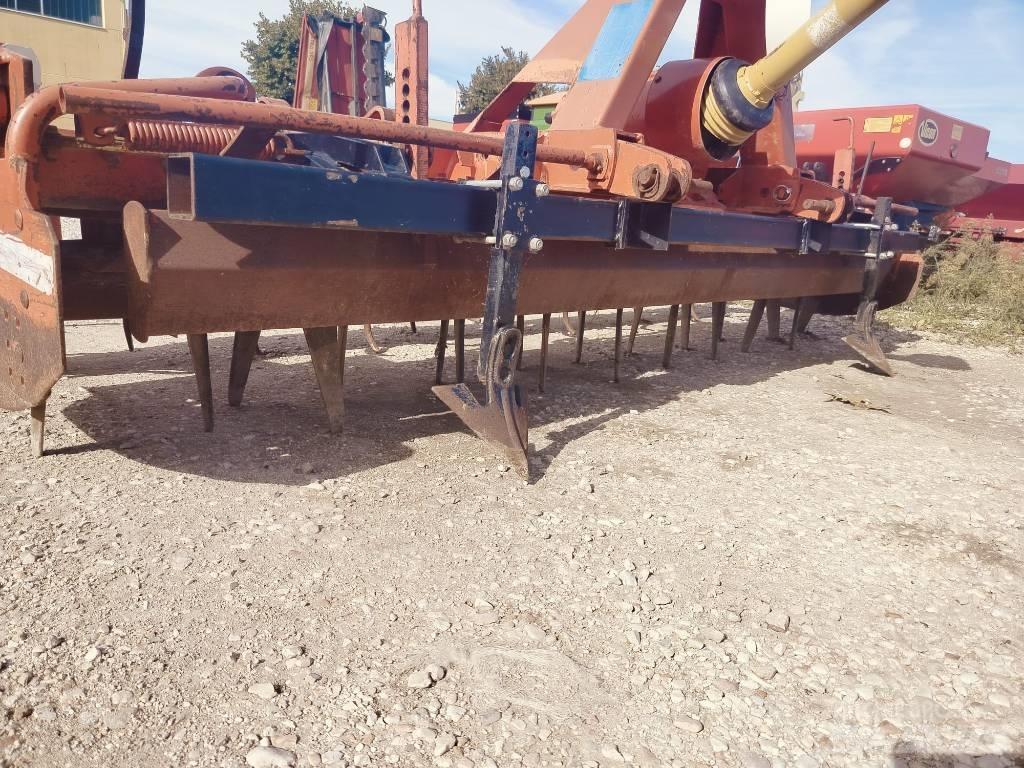 Kuhn HR 302 钉齿耙