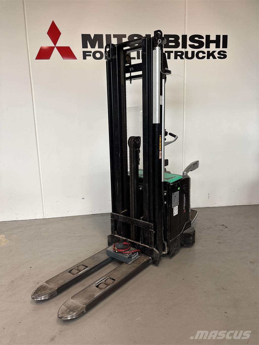 Mitsubishi SBV16N 行走式堆垛机