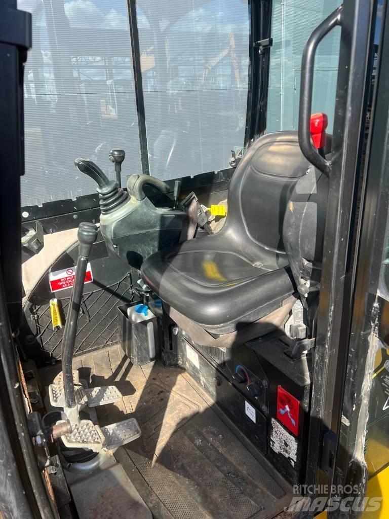 JCB 8026 CTS 小型挖掘机