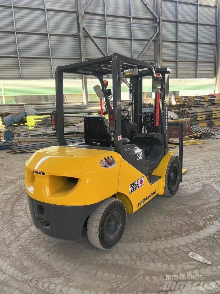 Komatsu FD 30 T-17 柴油叉车