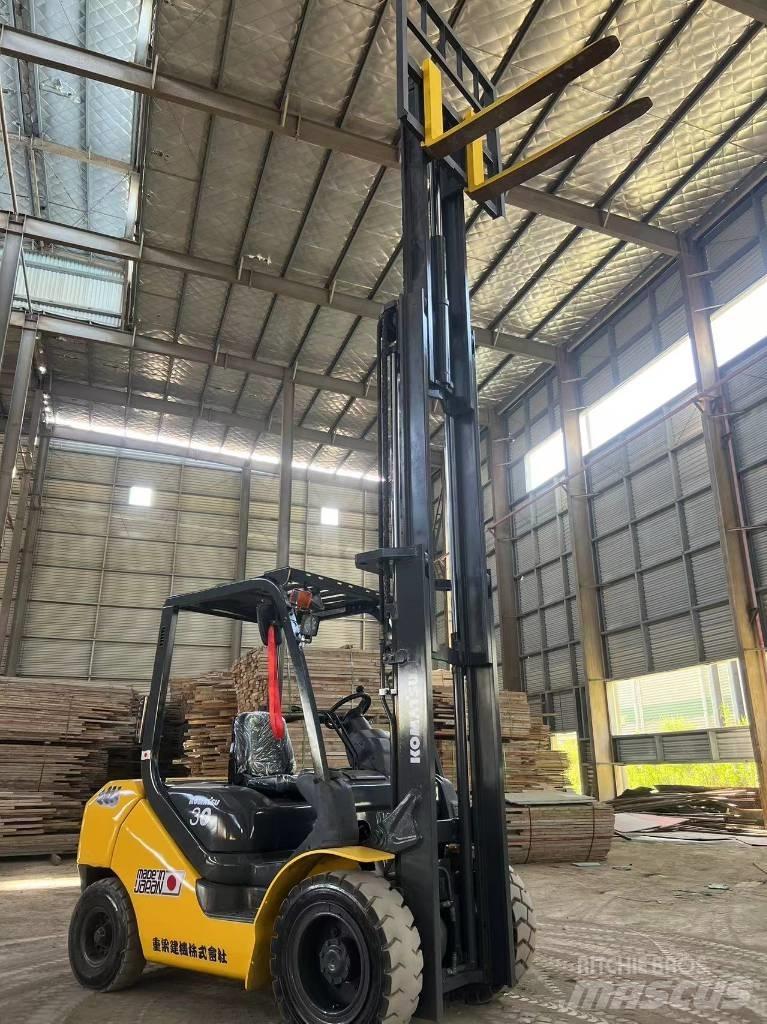 Komatsu FD 30 T-17 柴油叉车