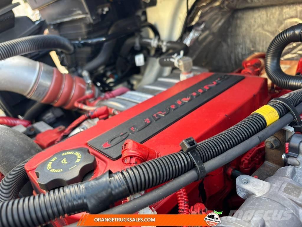 International MV607 厢式货车