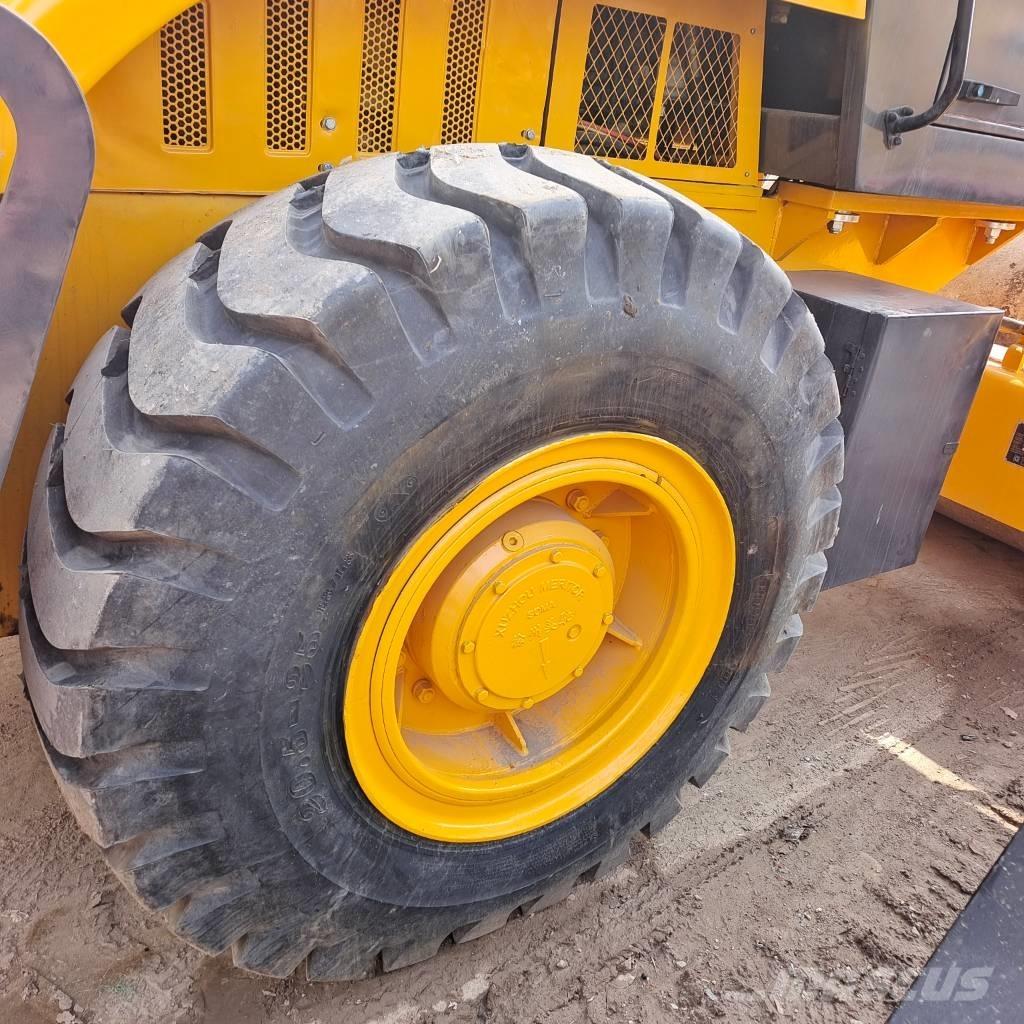 XCMG XS 203 J 单轮压路机