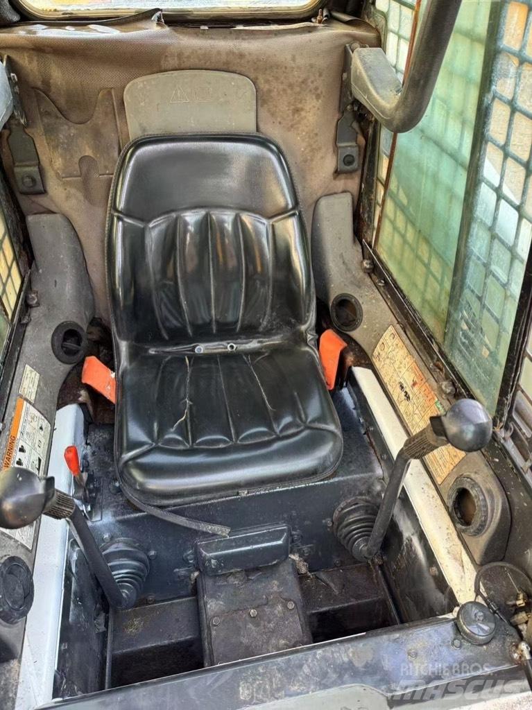 Bobcat S 160 滑移装载机