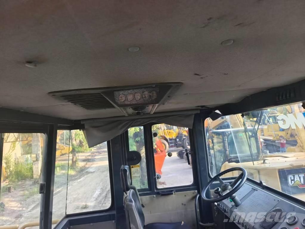 XCMG XP 263 胶轮压路机