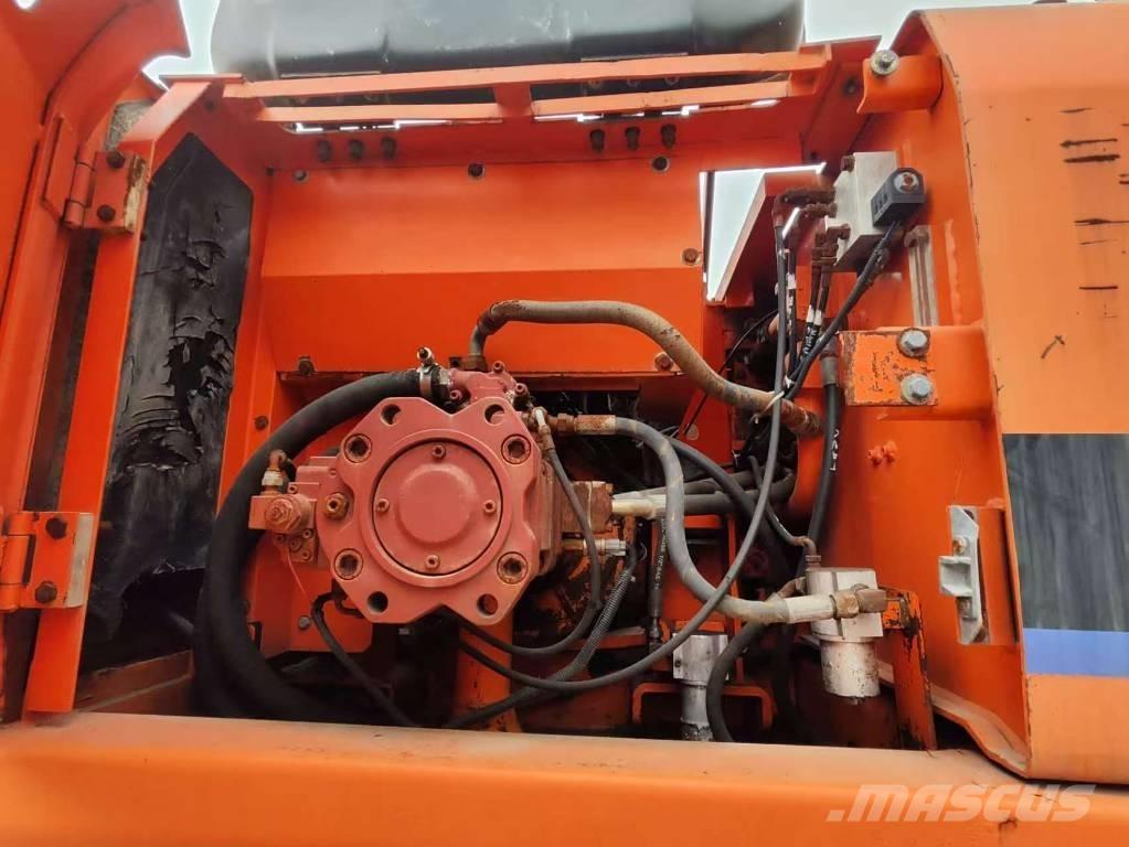 Doosan DH 210 W-7 轮式挖掘机