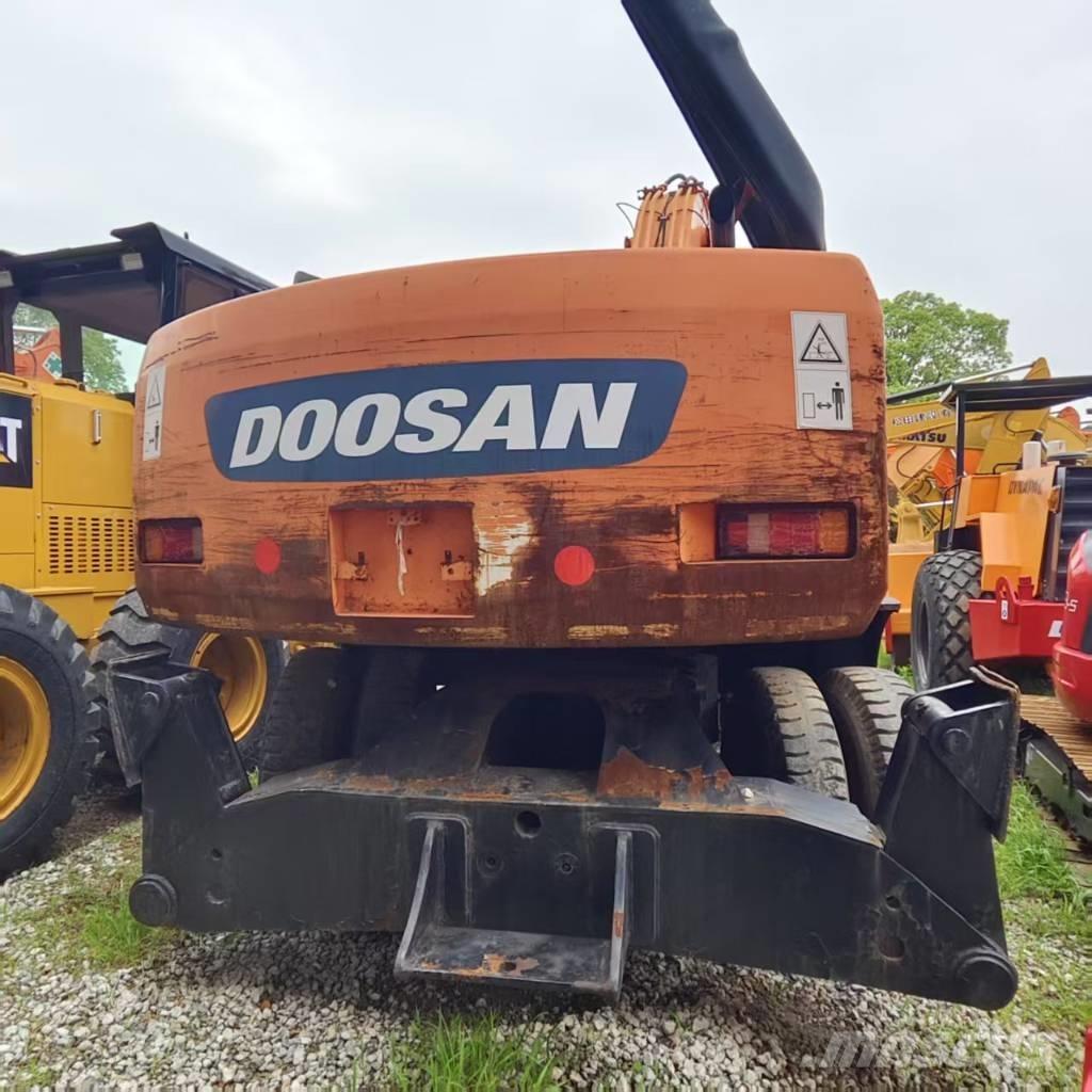Doosan DH 210 W-7 轮式挖掘机