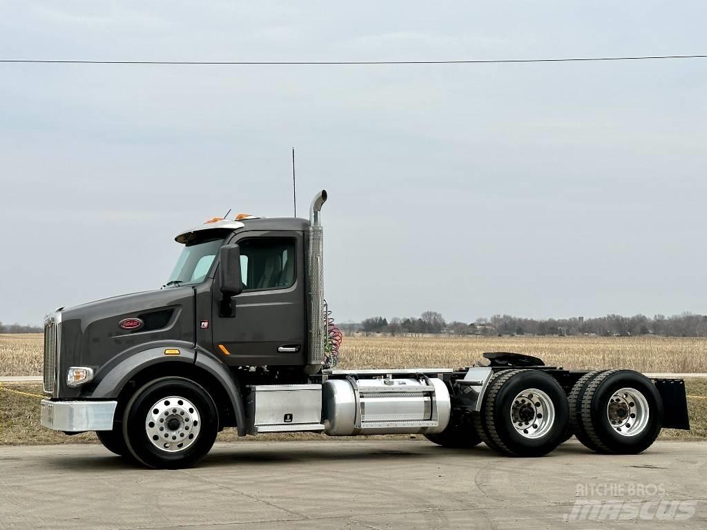 Peterbilt 567 牵引车