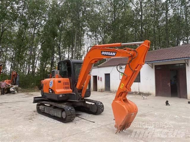 Doosan DX80 小型挖掘机