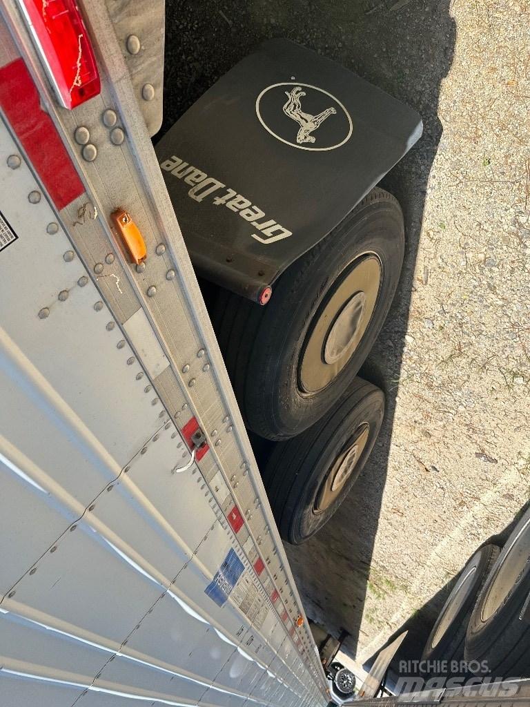 Volvo D11 厢式货车