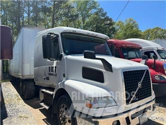 Volvo D11 厢式货车