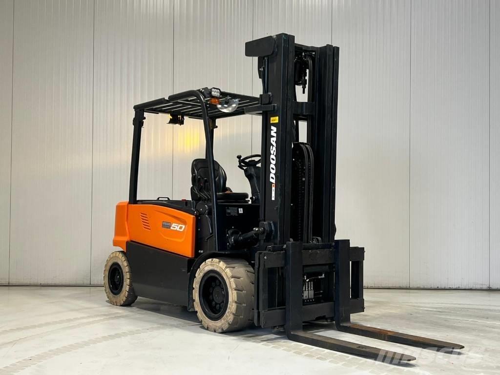 Doosan B50X-7 电动叉车