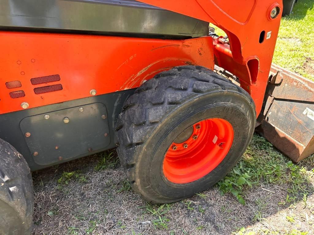 Kubota SSV 75 滑移装载机